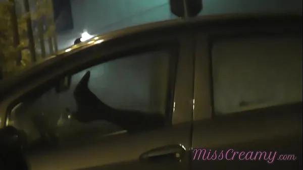 Mutasson Sharing my slut wife with a stranger in car in front of voyeurs in a public parking lot - MissCreamy legjobb filmet