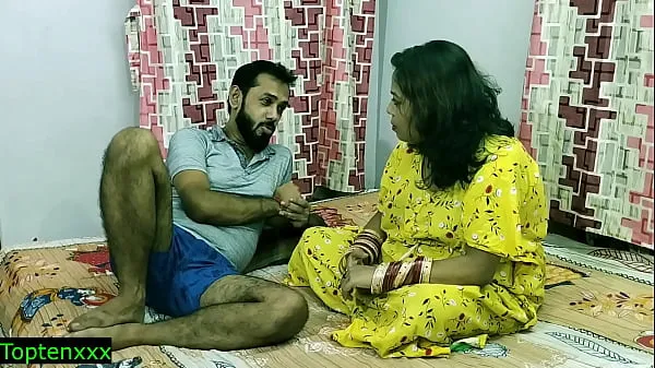 Tampilkan Desi Horny xxx bhabhi suddenly caught my penis!!! Jobordosti sex!! clear hindi audio Film terbaik