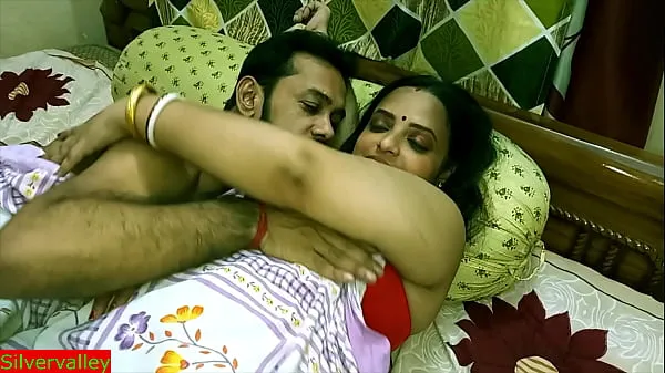Visa Indian hot xxx Innocent Bhabhi 2nd time sex with husband friend!! Please don't cum inside bästa filmer