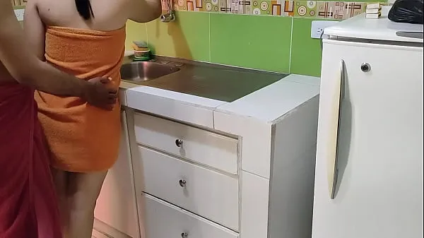 Mutasson We fuck when we're alone in the kitchen: after he saw me in a towel, he couldn't resist seeing my big and juicy cock legjobb filmet