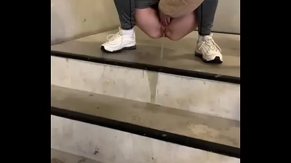 Tunjukkan on my birthday i'm so naughty and piss in the public stairwell Filem terbaik