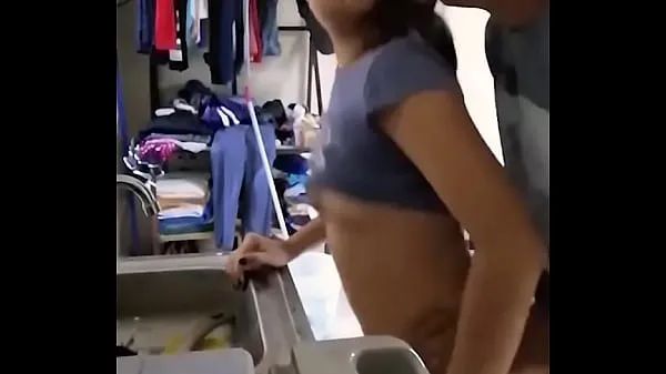Visa Cute amateur Mexican girl is fucked while doing the dishes bästa filmer