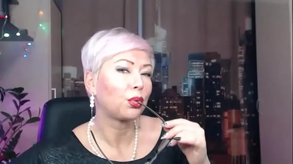 The famous mature Russian webcam slut AimeeParadise demonstrates excellent dirty talk and hard dildo slotting in her wet insatiable cunt En iyi Filmleri göster
