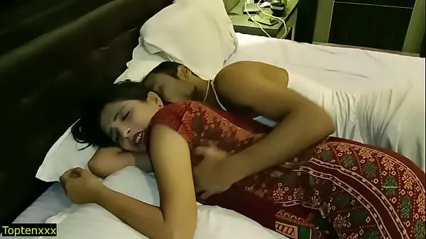 Εμφάνιση Indian hot beautiful girls first honeymoon sex!! Amazing XXX hardcore sex καλύτερων ταινιών