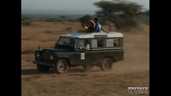 Toon Yelena Schieffer Enjoys a Gangbang After the Safari beste films