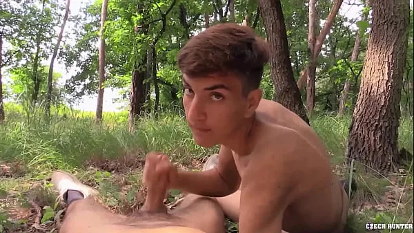 Zobrazit It Doesn't Take Much For The Young Twink To Get Undressed Have Some Gay Fun - BigStr nejlepších filmů
