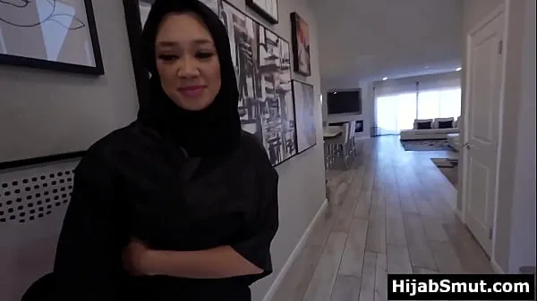 Tunjukkan Muslim girl in hijab asks for a sex lesson Filem terbaik