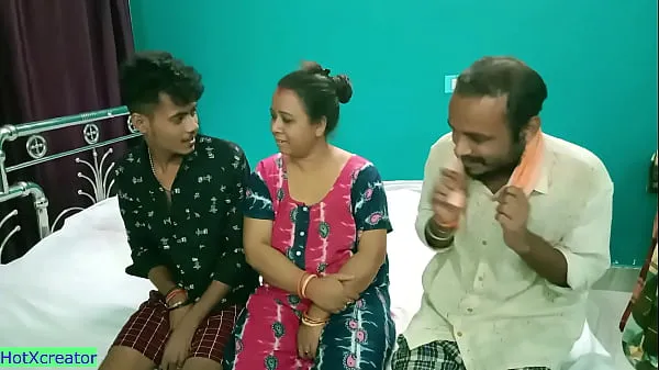 Zobrazit Hot Milf Aunty shared! Hindi latest threesome sex nejlepších filmů