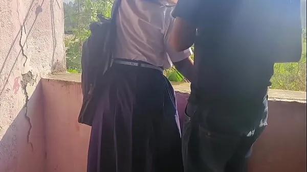Pokaż Tuition teacher fucks a girl who comes from outside the village. Hindi Audio najlepsze filmy