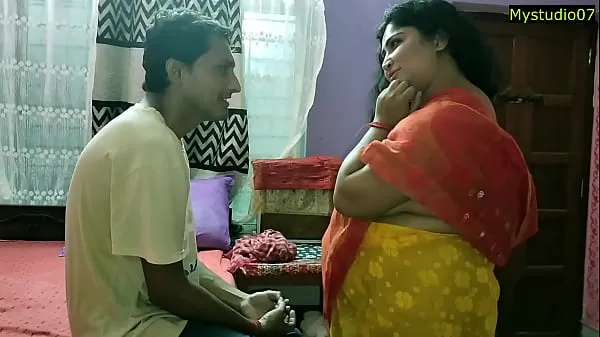 Visa Indian Hot Bhabhi XXX sex with Innocent Boy! With Clear Audio bästa filmer