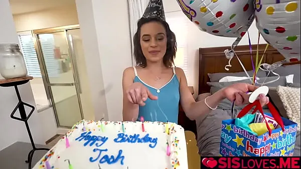 Mutasson Joshua Lewis celebrates birthday with Aria Valencia's delicious pussy legjobb filmet