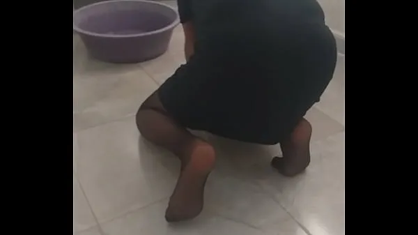 Mostra i La mia matrigna col turbante pulisce il pavimento con i suoi calzini sexymigliori film