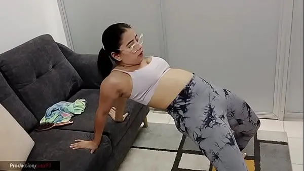 I get excited to see my stepsister's big ass while she exercises, I help her with her routine while groping her pussy 최고의 영화 표시