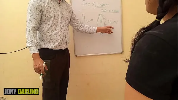 Näytä Indian xxx Tuition teacher teach her student what is pussy and dick, Clear Hindi Dirty Talk by Jony Darling parasta elokuvaa