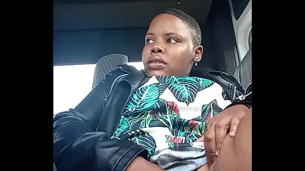 Mutasson Chubby bitch playing with her pussy in a public taxi legjobb filmet