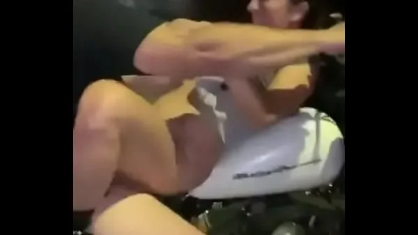 Mostrar Crazy couple having sex on a motorbike - Full Video Visit melhores filmes