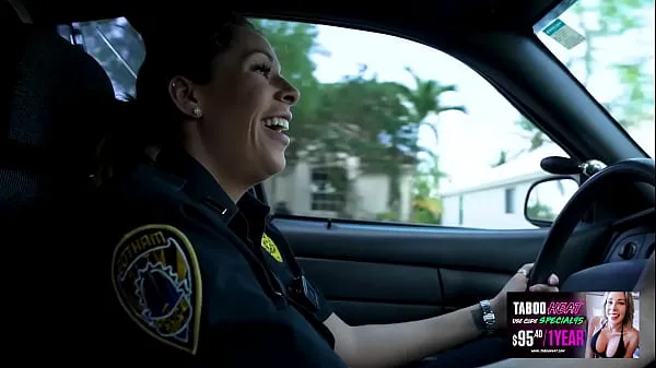 Zobrazit Nikki Brooks In StepMom Wants To Role Play As A Cop and Have Sex On My Bed nejlepších filmů