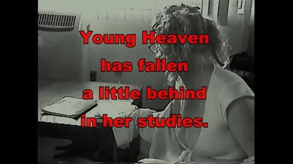 Mostra i Student in Plaid Skirt stuffs her bald kitty for Teachermigliori film