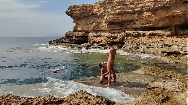 Prikaži Divers watch us fuck on the beach najboljših filmov