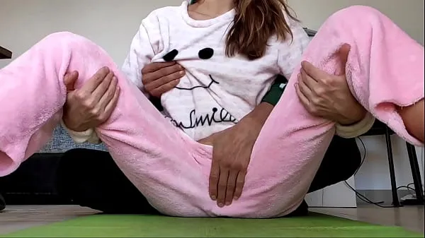 Näytä asian amateur real homemade teasing pussy and small tits fetish in pajamas parasta elokuvaa