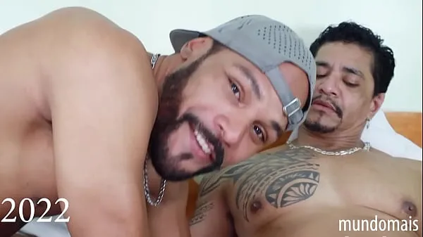 Mostrar Two friends discover that they have big, thick cocks and they like it melhores filmes
