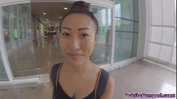 Die vollbusige Asiatin Sharon Lee wird auf dem öffentlichen Parkplatz des Flughafens geficktbeste Filme anzeigen